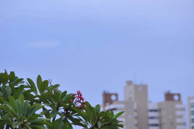 Domingo ser&aacute; de tempo nublado e com pancadas de chuva no Estado 