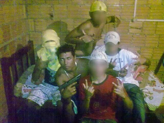  Em Corumb&aacute;, "Homem-Aranha"  &eacute; indiciado por vandalismo na cela de delegacia