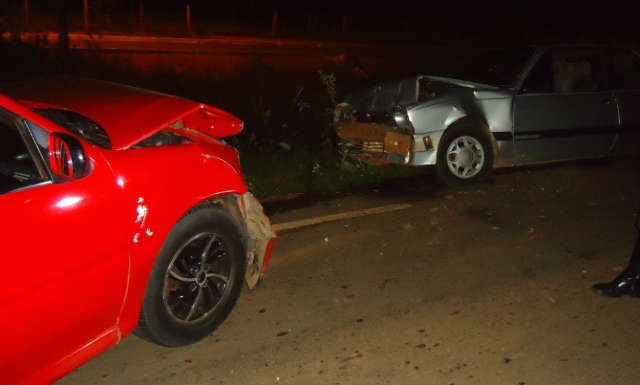  Acidente envolvendo tr&ecirc;s carros deixa um ferido na BR-359