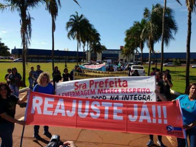 Professores fazem assembleia hoje para decidir sobre greve por reajuste