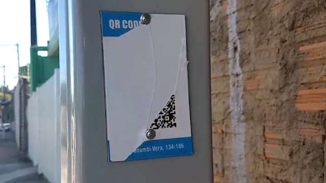 Sistema de informa&ccedil;&atilde;o sobre &ocirc;nibus mal come&ccedil;a a funcionar e j&aacute; &eacute; alvo de v&acirc;ndalo