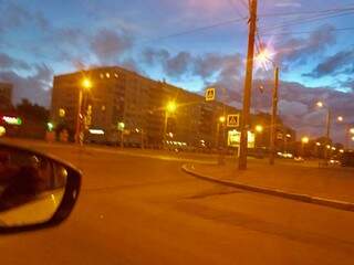 No caminho para o hotel pedi ao taxista que parasse para registrar a claridade do dia em pleno início da madrugada em São Petersburgo (Foto: Paulo Nonato de Souza)