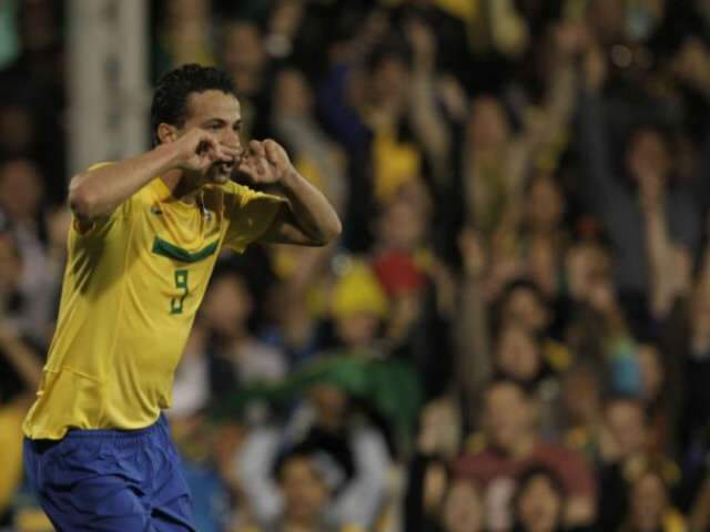  Sele&ccedil;&atilde;o vence amistoso contra Gana com placar magro em Londres