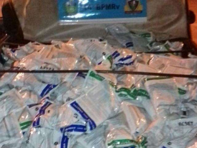 Carga com 400 kg de agrot&oacute;xico contrabandeado &eacute; apreendida em caminhonete