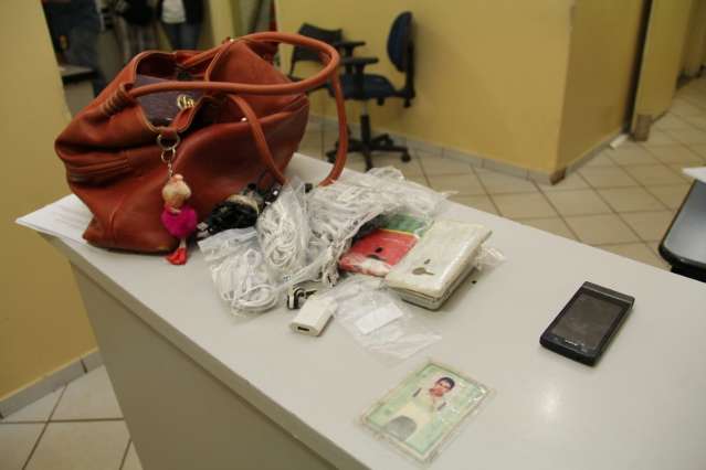 Trio &eacute; preso por tr&aacute;fico de drogas e suspeita de participa&ccedil;&atilde;o em roubos