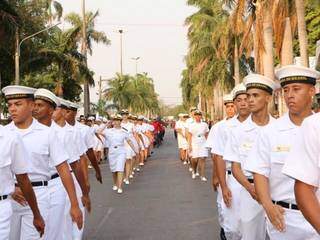 Militares do Comando do 6º Distrito Naval da Marinha durante desfile em Corumbá (Foto: Divulgação/6º Distrito Naval)
