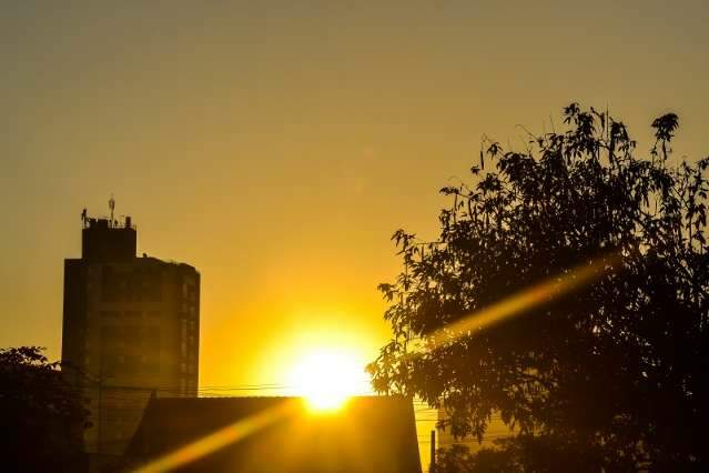 Ter&ccedil;a-feira amanhece com sol, c&eacute;u azul e temperatura amena na Capital