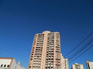 Domingo ser&aacute; de sol, mas temperatura come&ccedil;a a cair durante a madrugada 