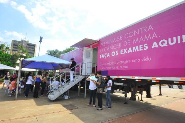 Carreta do Hospital do C&acirc;ncer de Barretos inicia mamografia e preventivo