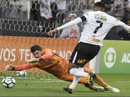 Corinthians cai para o Vitória em casa e perde invencibilidade de 34 jogos