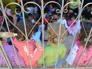 As 120 crianças foram deslocadas pelos funcionários para a casa de uma vizinha (Foto: Minamar Júnior)