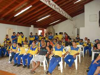 Trabalhadores do Correios durante assembleia para discutir propostas (foto: Pedro Peralta)