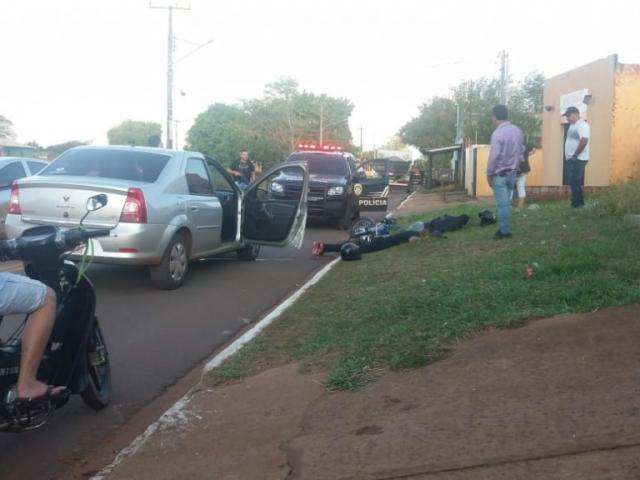Dupla presa ao tentar assaltar mercado era especializada em roubo de motos 