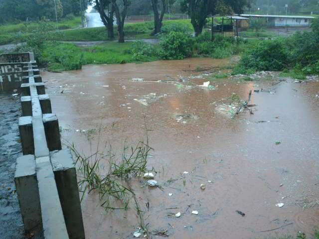  Prefeito diz que obras contra enchente passaram no teste da chuva