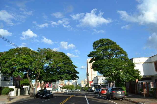  Dia amanhece com c&eacute;u claro em Campo Grande; a temperatura deve ficar em 28&deg;C