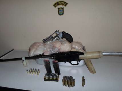 Caçador é preso com 7 kg de carne de jacaré e armas sem documentação