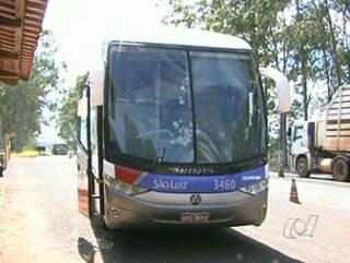 Ônibus foi abordado na BR-364, em Goiás. (Foto: Reprodução)