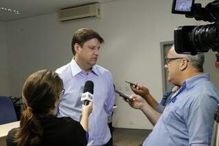Delegado Luiz Carlos Porto veio de Brasília para tentar acordo com índios (Foto: Helio de Freitas)