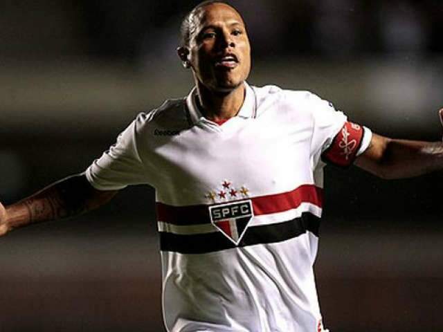  Com dois gols de Luis Fabiano, S&atilde;o Paulo vence por 4 a 1 e vai &agrave; semifinal