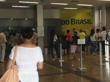 Banco do Brasil antecipa fechamento de agência e clientes reclamam