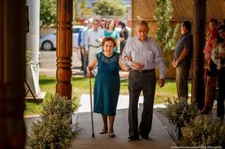 Em uma cerimônia cheia de amor, Ana e José chegaram para comemorar os 70 anos de união. (Foto: Junior Assunção Fotografia)