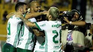 Jogadores do Palmeiras comemorando vitória por 3 a 0 (Foto: Fernando Calzzani/ Estadão Conteúdo)