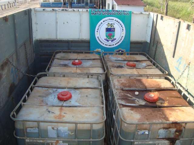 PMA apreende 4 mil litros de diesel transportados em tambores