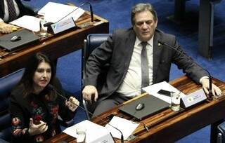 Simone e Moka no plenário do Senado; dupla integrará comissão especial do impeachment de Dilma (Foto: Agência Senado)