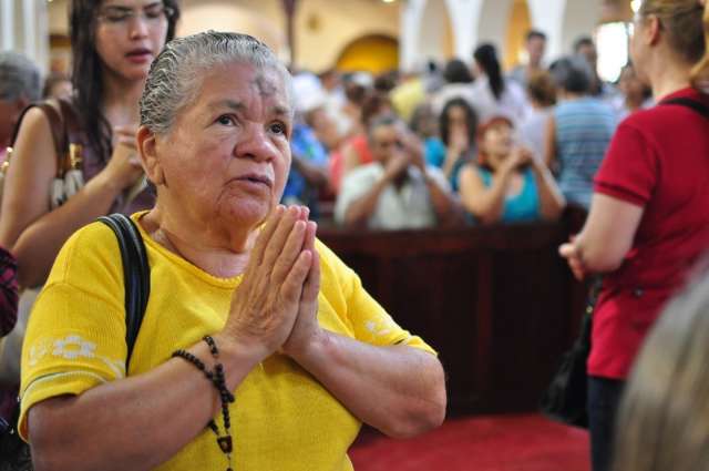 Cat&oacute;licos iniciam per&iacute;odo de penit&ecirc;ncia da Quaresma