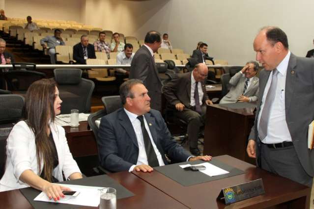Deputados aprovam or&ccedil;amento, Fundersul e entram em recesso