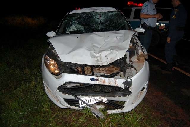 Acidente entre carro e moto deixa tr&ecirc;s feridos na MS-145