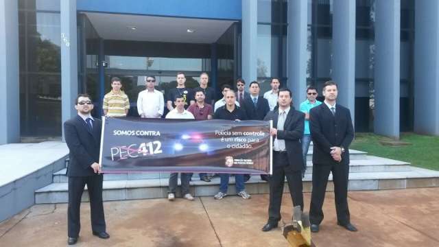 Agentes protestam contra PEC 412 que amplia poderes de delegados