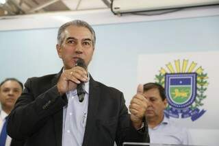 Reinaldo lamentou a ação da Caixa que prejudica as finanças do Estado. (Foto: Gerson Walber)