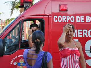 Mãe mostra desespero ao buscar informações do filho em UPA no bairro Coronel Antonino. (Foto: João Garrigó)