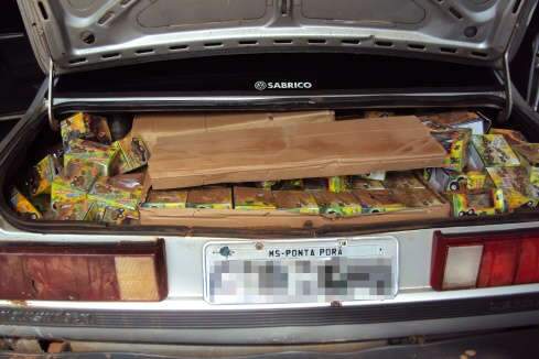  Na fronteira, pol&iacute;cia barra 3 carros recheados de mercadoria do Paraguai