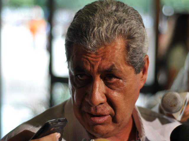  Puccinelli afirma que n&atilde;o usar&aacute; visita de A&eacute;cio Neves para pedir apoio