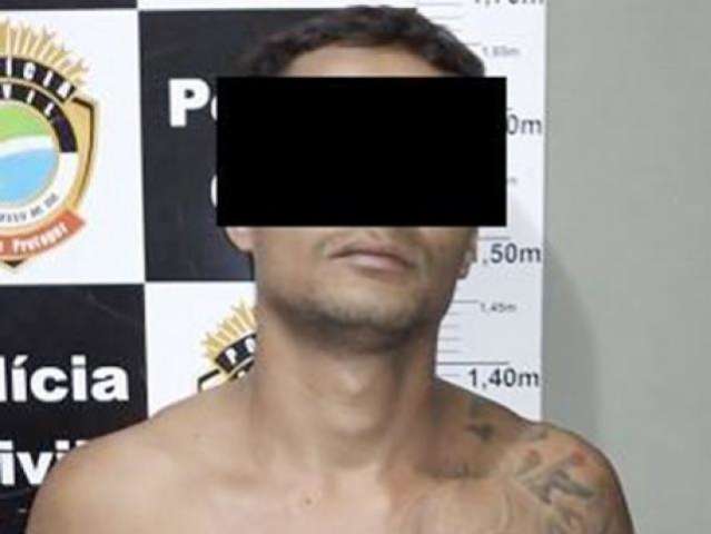 Ap&oacute;s 2 anos, rapaz &eacute; preso suspeito de espancar a filha de 10 meses