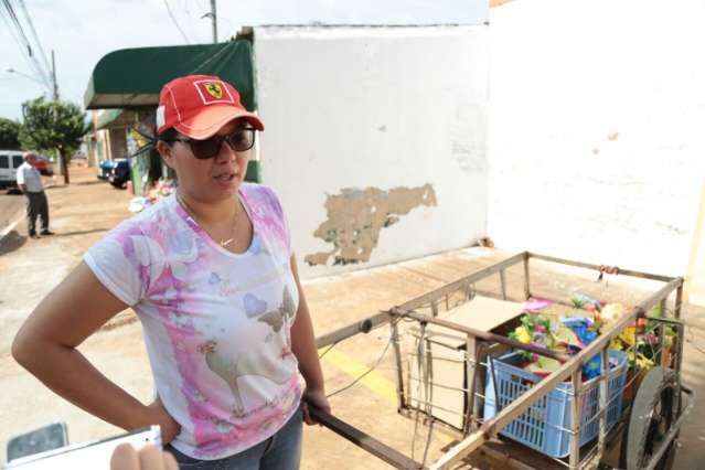 Ambulantes mant&ecirc;m tradi&ccedil;&atilde;o e iniciam vendas de flores em cemit&eacute;rios 