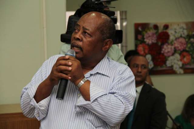 Contraproposta pode suspender paralisa&ccedil;&atilde;o da rede municipal