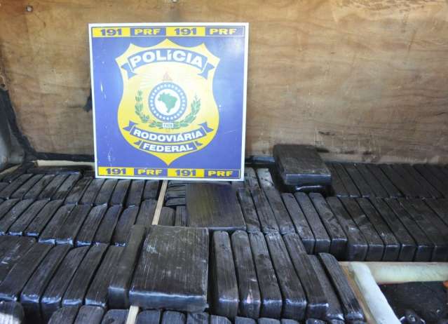 Carreteiro &eacute; flagrado com coca&iacute;na avaliada em mais de R$ 4 milh&otilde;es
