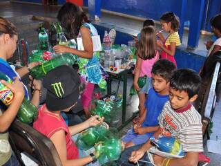 Crianças fazem atividades em projeto do MPE (Foto: João Garrigó)
