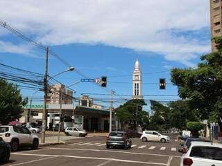 Sem&aacute;foros prosseguem em pane nos cruzamentos da Rua Dom Aquino 