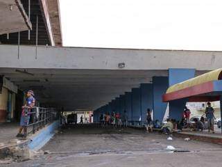 Rodoviária antiga tornou-se abrigou para moradores de rua e usuários de drogas (Foto: Arquivo/Kisie Ainoã)