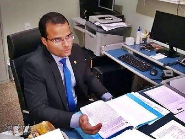 Homem que matou o filho se apresenta e confirma vers&atilde;o de tiro acidental