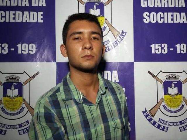 Jovem &eacute; preso com droga e R$ 5 mil em notas falsas que levaria do PY at&eacute; SP