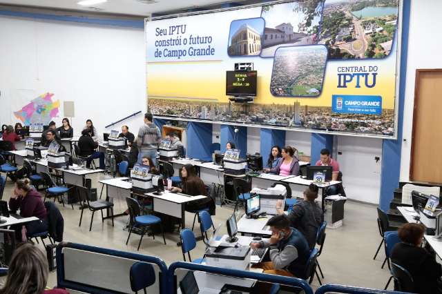 Secret&aacute;rio diz que lei ampara atual c&aacute;lculo do IPTU e taxa do lixo