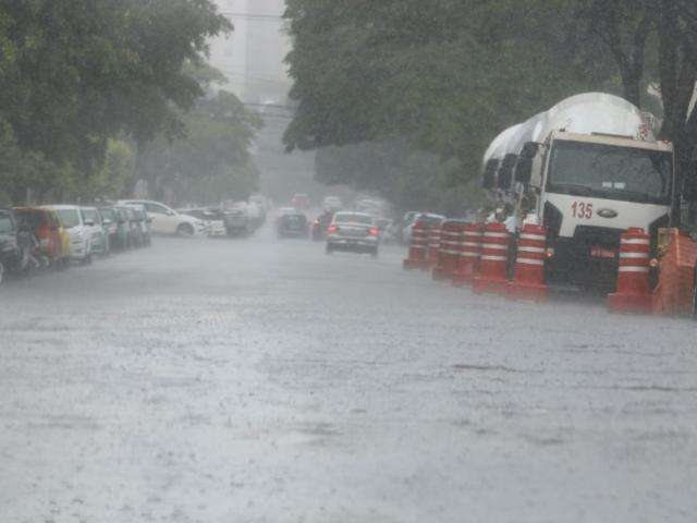 Quarta ser&aacute; marcada por pancadas de chuvas e ventos de at&eacute; 100 km/h