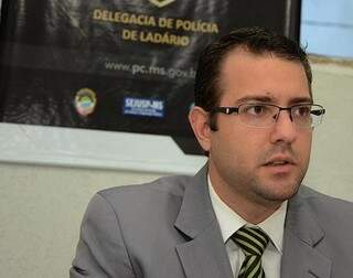 Delegado Fernando Araújo da Cruz Júnior investiga outros possíveis crimes do bando  (Foto: Site Diário Corumbaense)