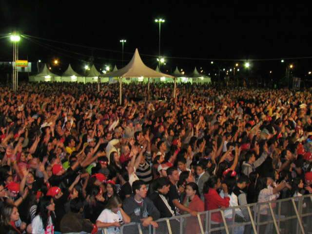  Bote F&eacute; re&uacute;ne 15 mil pessoas na Pra&ccedil;a do Papa 