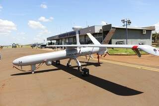 Drone da Força Aérea é operado da central de monitoramento em Dourados (Foto: Helio de Freitas)